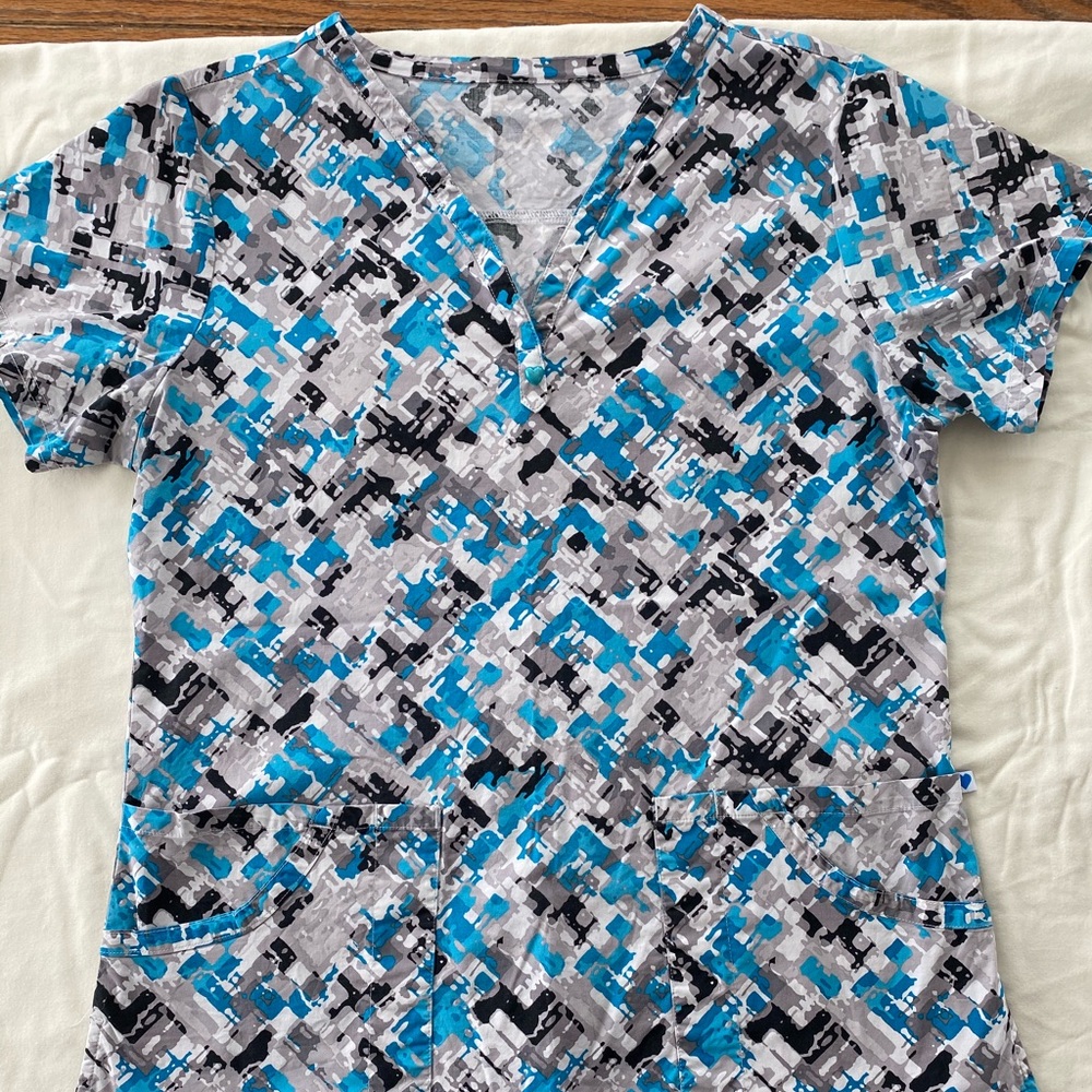 Scrub top